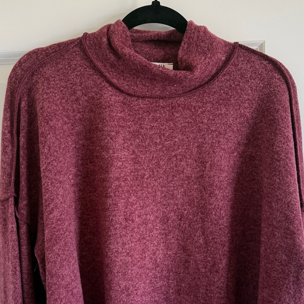 Zara Turtleneck Cropped Women's Burgundy Sweater Size XS Super Soft! Side Slits - Picture 3 of 8